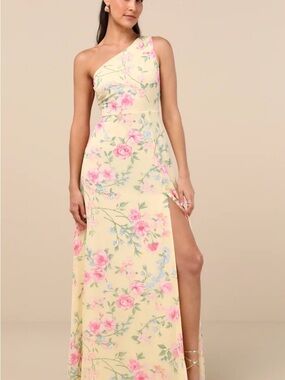 NWT Lulus Elegant Admiration Butter Yellow Floral One Shoulder Maxi Dress M